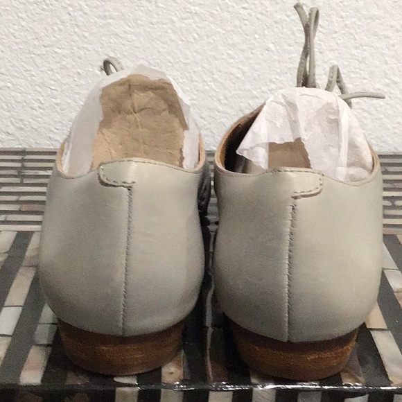 EUC LATIGO “ Junebug” Leather Lace Up Oxford Shoes Light Gray Low Heels - Picture 7 of 10
